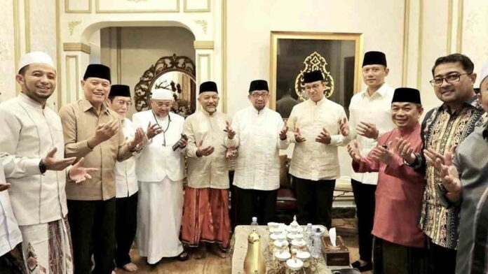 Anies AHY Silaturahmi ke Ketua Majelis Syuro PKS Salim Segaf