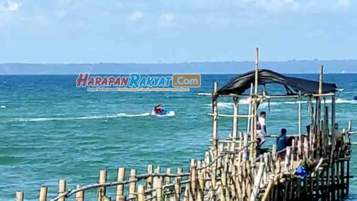 Ingin Uji Adrenalin di Pantai Pangandaran Coba Bermain Banana Boat