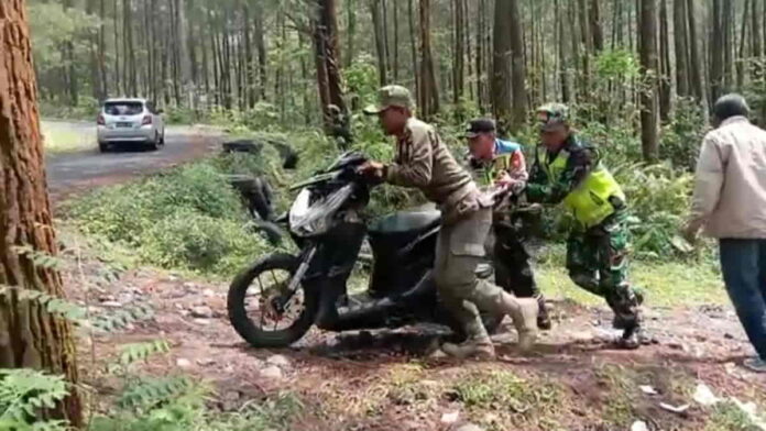 Jalan Menurun Gunung Galunggung Tasikmalaya