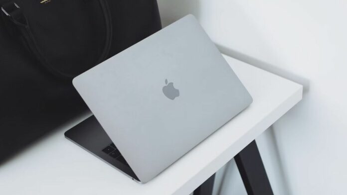 Menutup Laptop Saat Masih Menyala