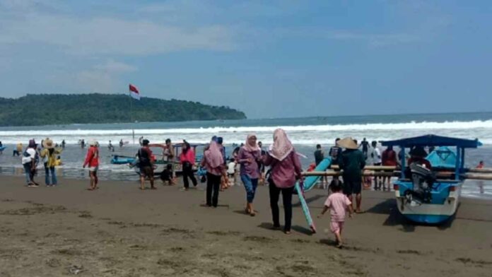 Tersesat di Pantai Barat Pangandaran