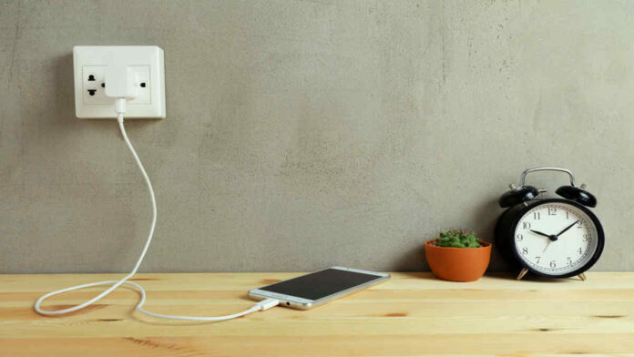 Penyebab Kepala Charger HP Panas Terus yang Harus Dihindari