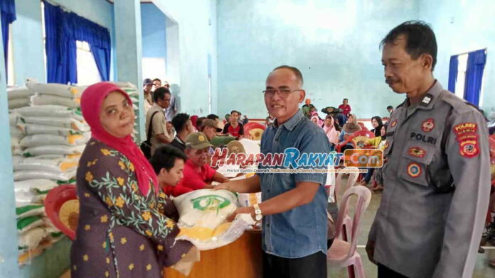 Ratusan KPM di Pamarican Ciamis Dapat Bantuan Beras Jelang Lebaran