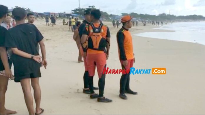 Wisatawan Pantai Santolo