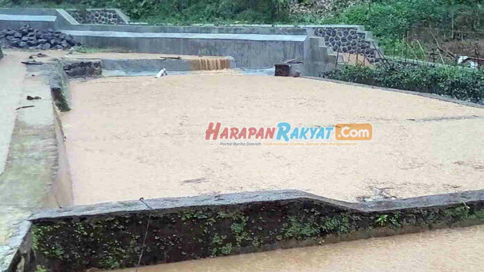 4 Kuintal Ikan Nila Siap Panen Hanyut Terbawa Banjir di Baregbeg Ciamis