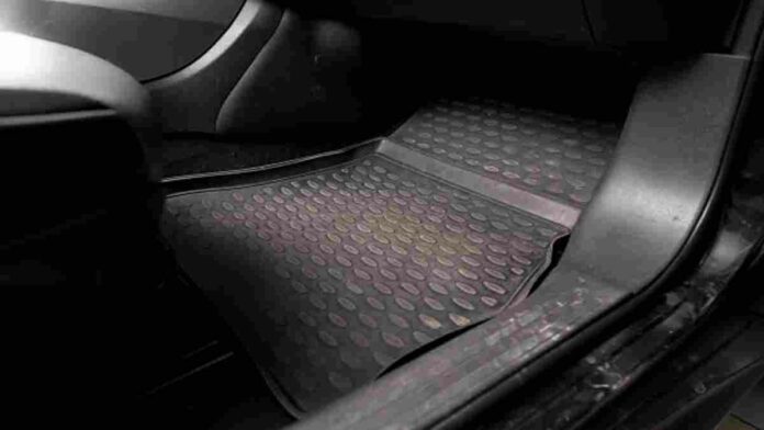 Cara Hilangkan Bau Karet Karpet Mobil dengan Sederhana
