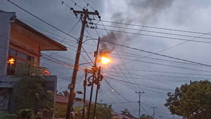 Gegara Korsleting, Lampu Mercury di Jalan Raya Golat Ciamis Terbakar