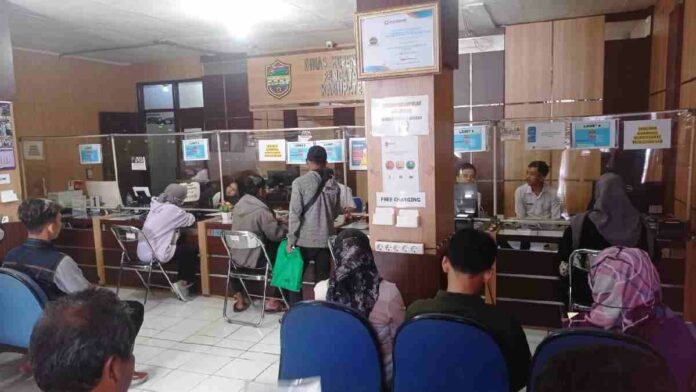 Kantor Disdukcapil Warga