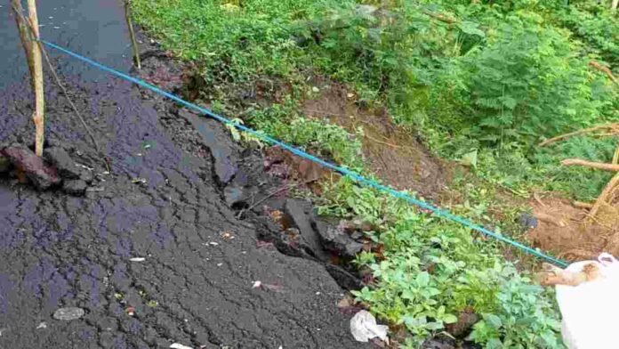 Jalan Penghubung Dua Kabupaten