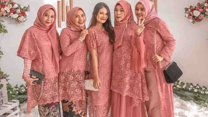 Model Baju Bridesmaid Brokat, Pancarkan Aura Kecantikan