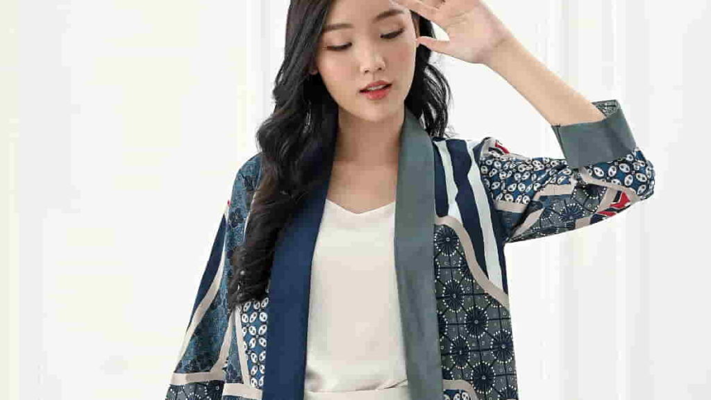 Model Cardigan Batik Wanita Modern, Modis, dan Stylish