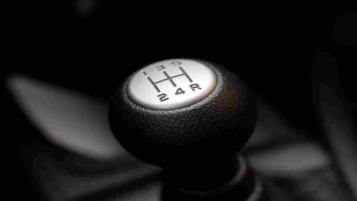 Oli Persneling Mobil Manual, Berikut Ciri-ciri Harus Ganti
