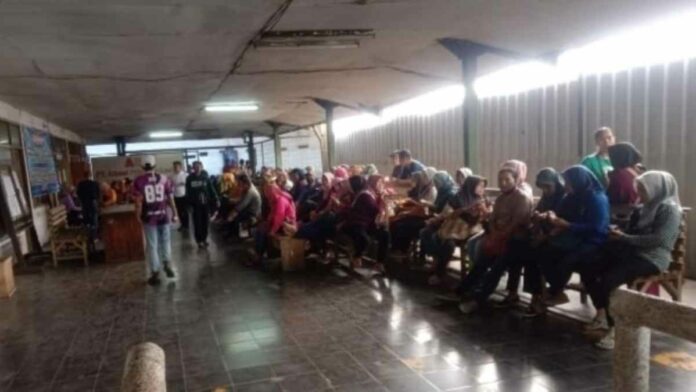 PHK Massal di PT APL
