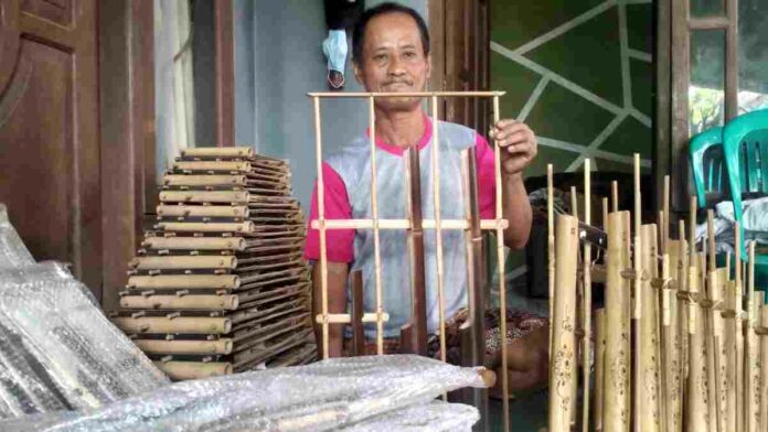 Pengrajin Angklung Kota Banjar