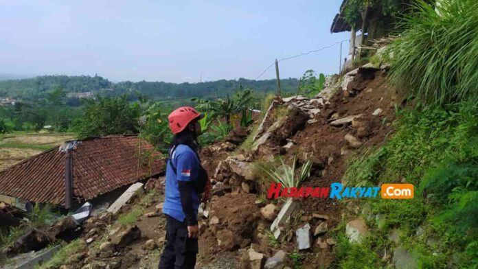 Tebing longsor