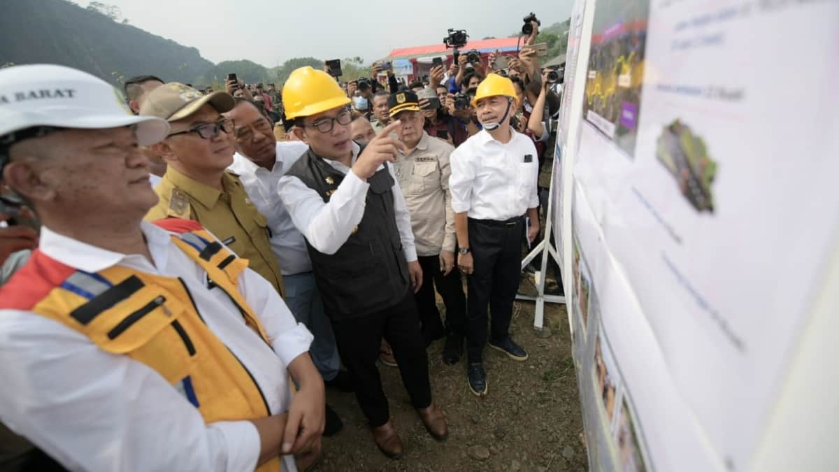 tinjau titik pembangunan jalan khusus tambang