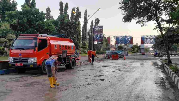 Cabluk Berserakan di Pintu Keluar