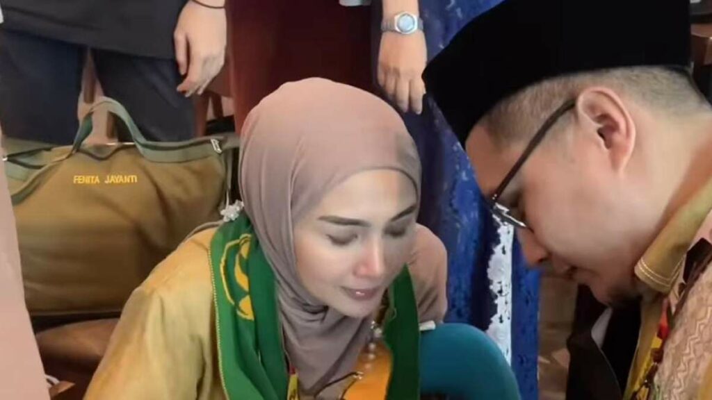 Arie Untung Berangkat Haji