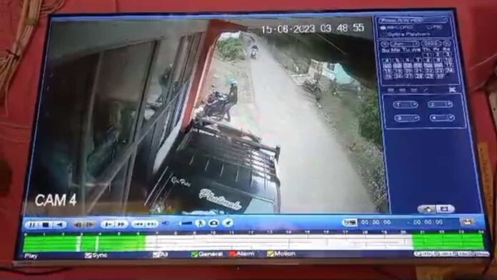 Pencuri motor di Garut terekam CCTV