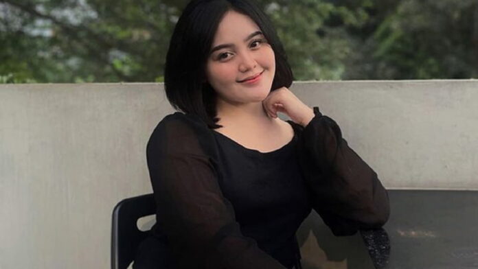 Profil Tia Septiana, Putri Komedian Mandra yang Cantik Jelita