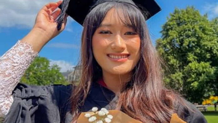 Amanda Caesa Anak Parto Wisuda