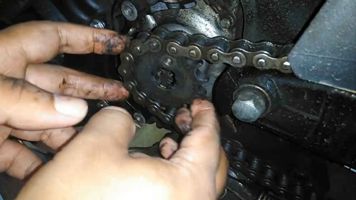 Cara mengganti seal gear depan motor