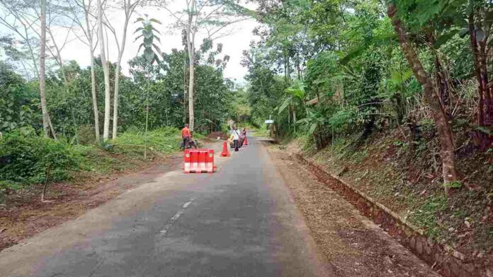 DPUPRP Ciamis Perbaiki Akses Jalan ke Jembatan Cirahong yang Terbelah