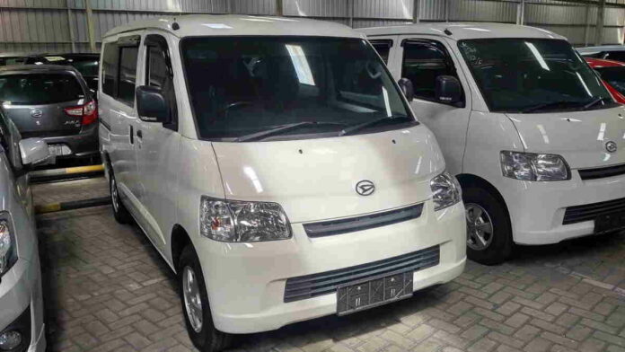 Daihatsu Gran Max Minibus