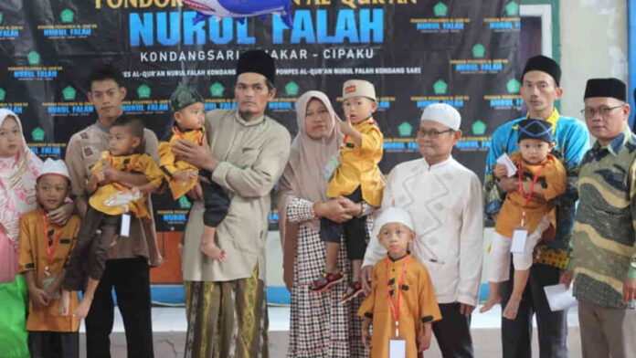 Khitanan Massal di Pesantren Nurul Falah Cipaku