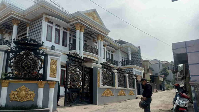 Mengenal Kampung Sultan di Garut, Pemilik Rumah dan Mobil Mewah Ternyata Pedagang Tas Keliling