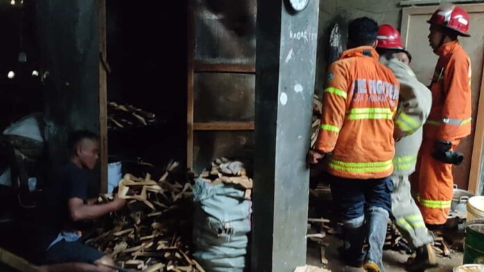 Pabrik Hanger di Tasikmalaya Terbakar