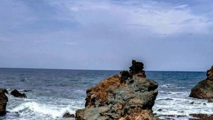 Pantai Karang Tawulan Tasikmalaya
