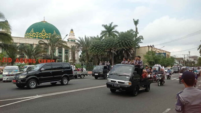 Peserta pawai taaruf