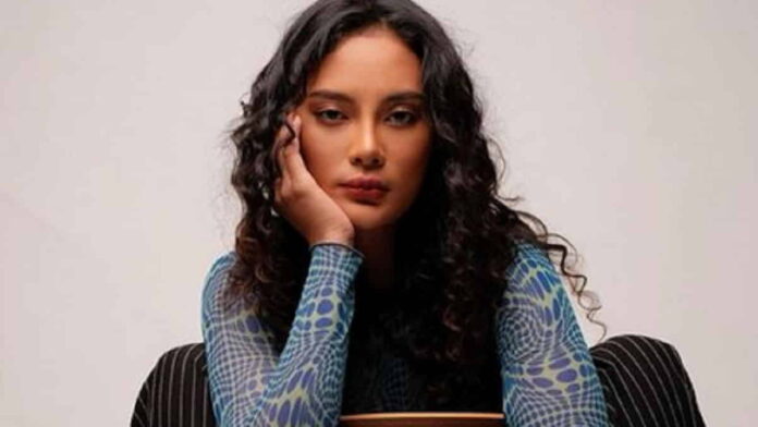 Profil Erika Carlina