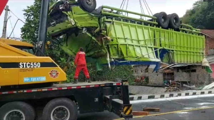 Sopir Truk Asal Lampung Tewas Usai Alami Laka Tunggal di Gentong Tasikmalaya
