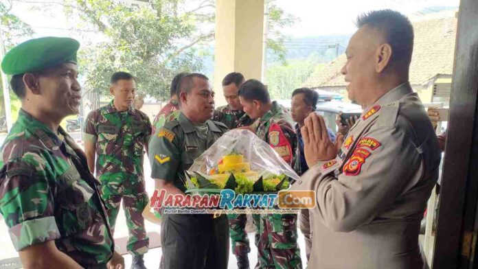 TNI dari Koramil 1316 Datangi Polsek Pamarican Ciamis
