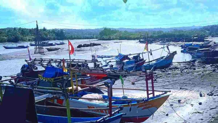 Nelayan Pangandaran melaut