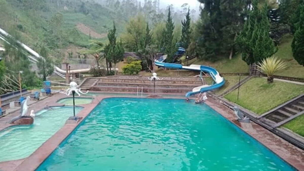 Wisata Air Panas di Garut