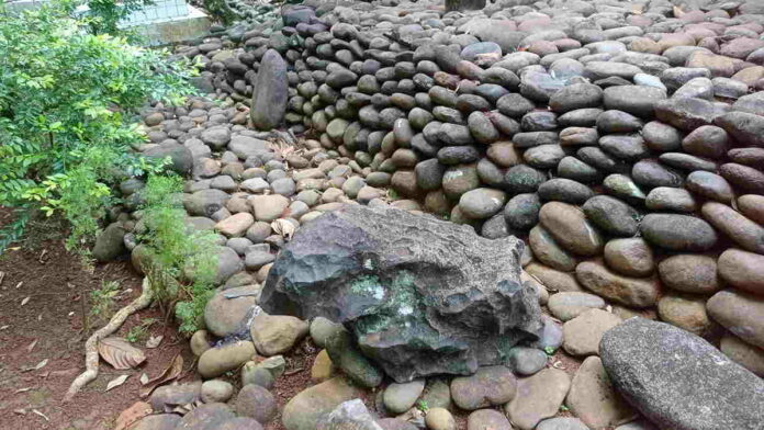 Batu Bangkong di Situs Makam Eyang Kaliwon Ciamis, Konon Bisa Pindah Sendiri