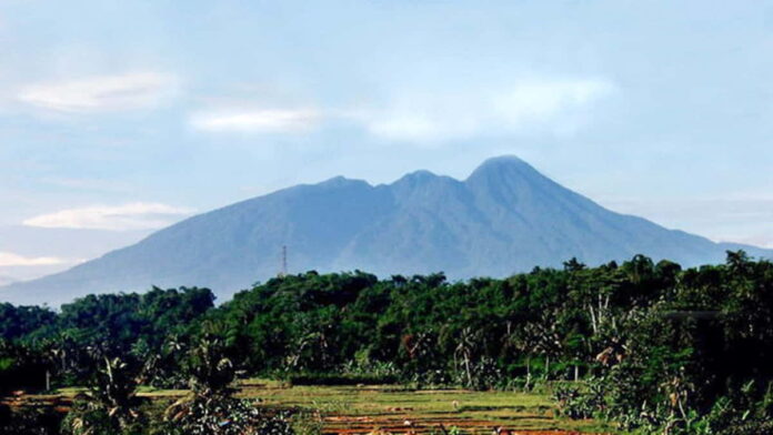 Cerita Misteri Gunung Salak