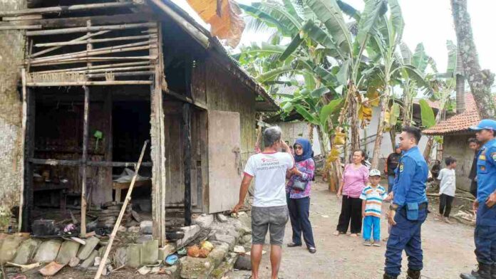 Dapur Rumah Nenek Jompo di Banjarsari Ciamis Terbakar