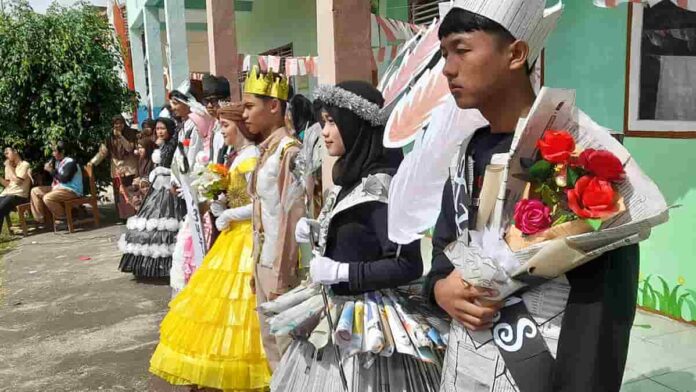 Fashion Show Sampah Plastik