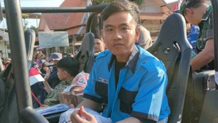 Gibran Pakai Seragam Petugas Parkir, Pengamat Sebut Bentuk Sindiran