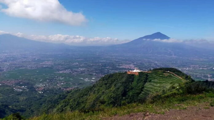 Gunung Putri di Garut