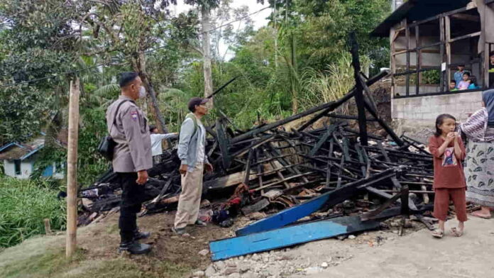 Kebakaran rumah di Garut rata dengan tanah