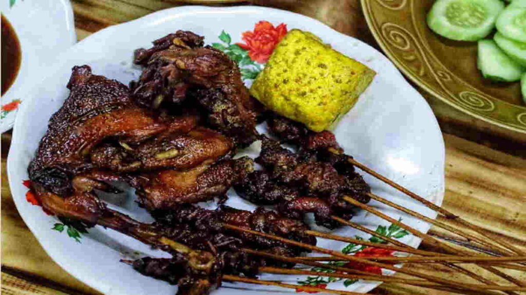 Kedai Makanan Pinggir Jalan di Bandung