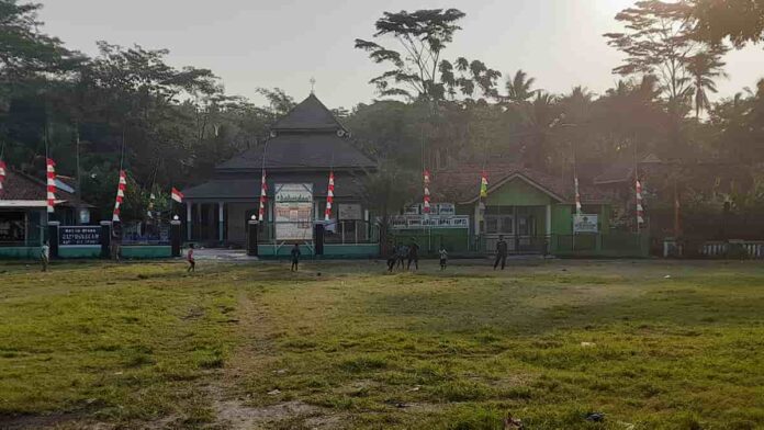 Masjid Besar Baitussalam Kalipucang