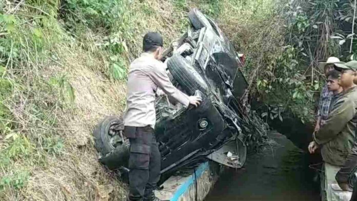 Mobil Masuk Jurang di Garut