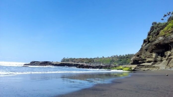 Pantai Citanggeuleuk Garut