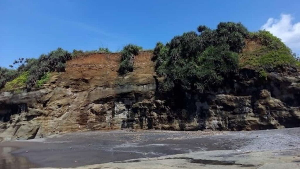 Pantai Citanggeuleuk Garut 